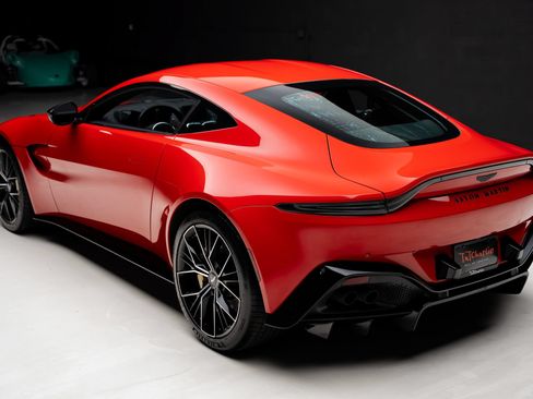 Used 2023 Aston Martin V8 Vantage Coupe RWD image 23