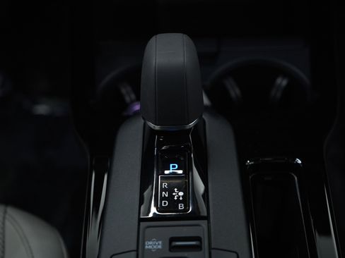 Used 2025 Toyota Prius Limited image 19