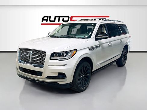 Used 2024 Lincoln Navigator L Reserve AWD/4WD image 3