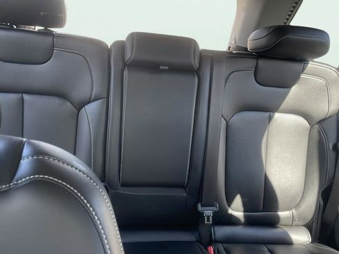 Used 2023 Jeep Grand Cherokee Limited w/ Black Appearance Package image 19