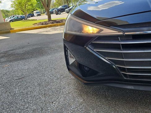 Used 2019 Hyundai Elantra Value Edition FWD image 11