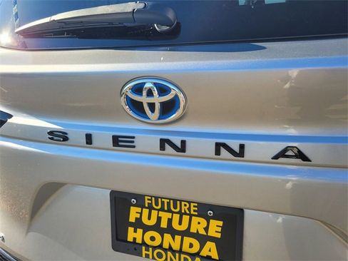 Used 2024 Toyota Sienna XSE image 10