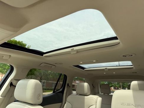 Used 2020 GMC Acadia Denali FWD image 23