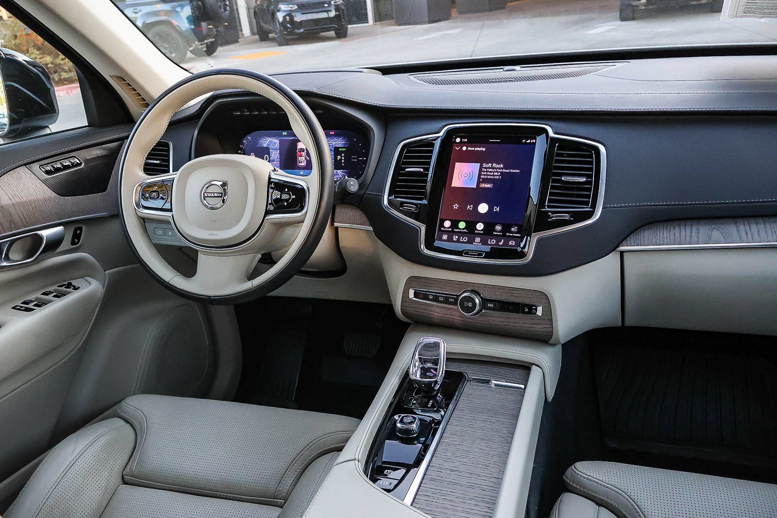 Used 2023 Volvo XC90 T8 Ultimate w/ Protection Package Premier AWD/4WD image 23
