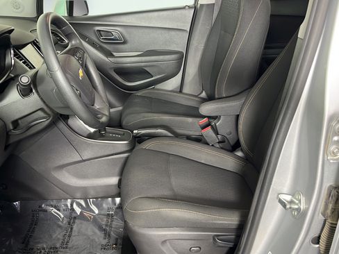 Used 2020 Chevrolet Trax LS w/ Tint and Cruise Package AWD/4WD image 10
