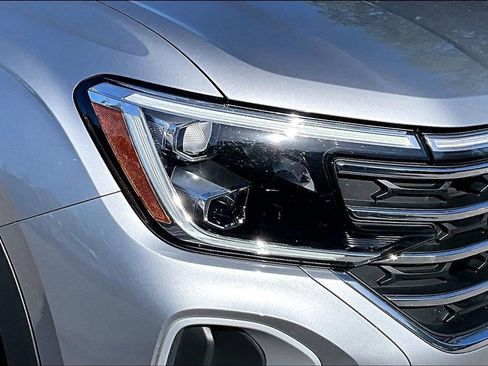 Certified 2025 Volkswagen Atlas SE AWD/4WD image 12