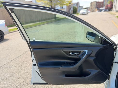 Used 2016 Nissan Altima 2.5 SV FWD image 16
