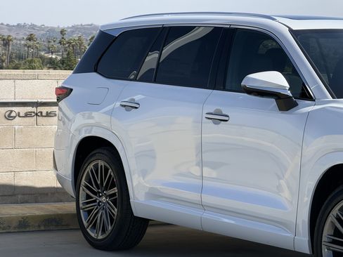 New 2026 Lexus TX 550h AWD Plug-In Hybrid w/ Technology Package image 5