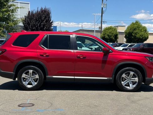 Used 2025 Honda Pilot EX-L image 3