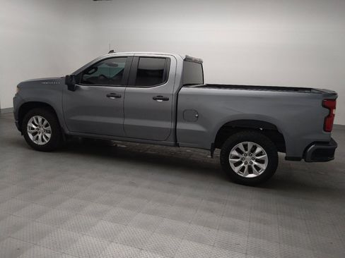 Used 2020 Chevrolet Silverado 1500 Custom w/ Custom Value Package RWD image 3