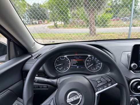 Used 2025 Nissan Sentra SV FWD image 32