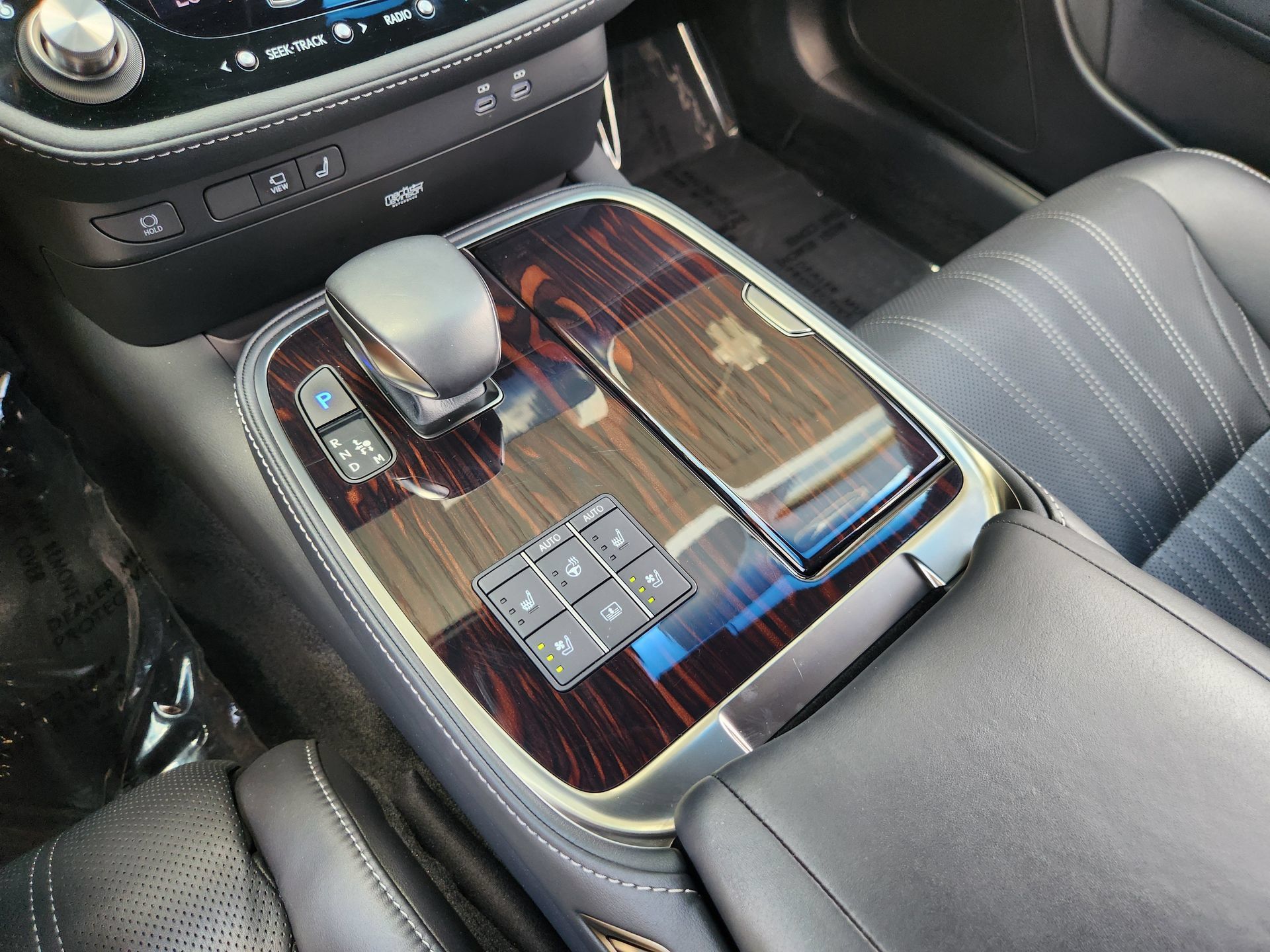 Used 2023 Lexus LS 500 w/ Interior Upgrade Package RWD image 21