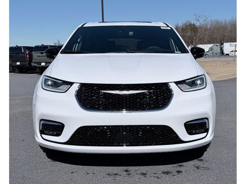 New 2026 Chrysler Pacifica Limited image 3