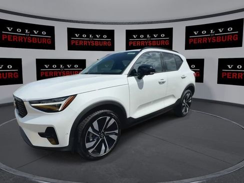 New 2025 Volvo XC40 B5 Plus w/ Protection Package Premier AWD/4WD image 4