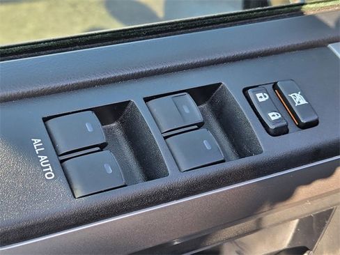 Used 2017 Toyota 4Runner SR5 Premium image 13