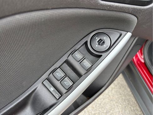 Used 2014 Ford Focus SE w/ Equipment Group 201A image 17