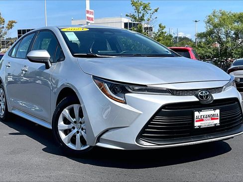 Used 2024 Toyota Corolla LE FWD image 2