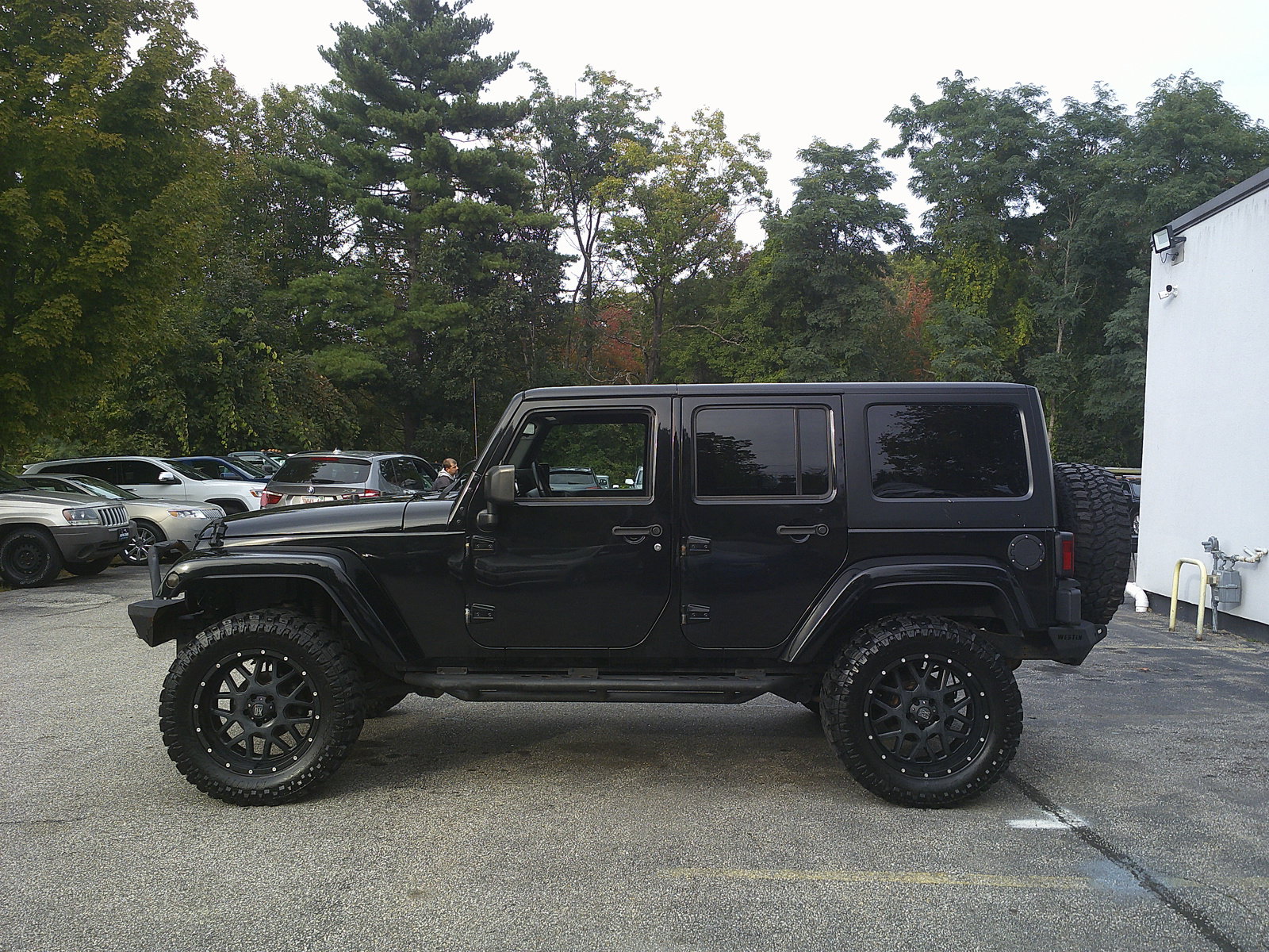 Used 2016 Jeep Wrangler Unlimited Sahara w/ Dual Top Group AWD/4WD image 8