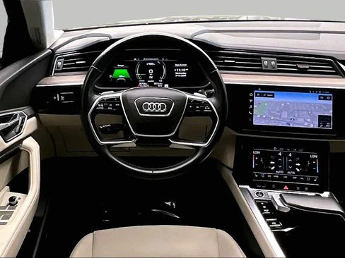 Used 2024 Audi Q8 e-tron Premium Plus AWD/4WD image 5