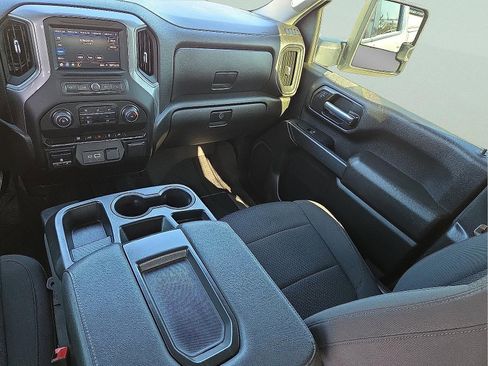 Used 2022 Chevrolet Silverado 2500 Custom w/ Custom Value Package image 12