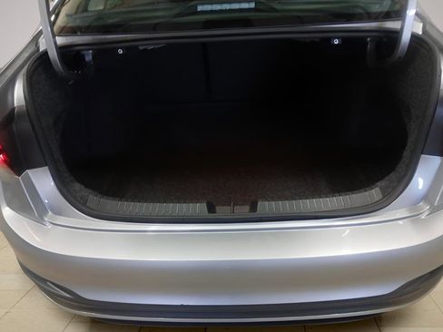 Used 2024 Volkswagen Jetta SE image 21