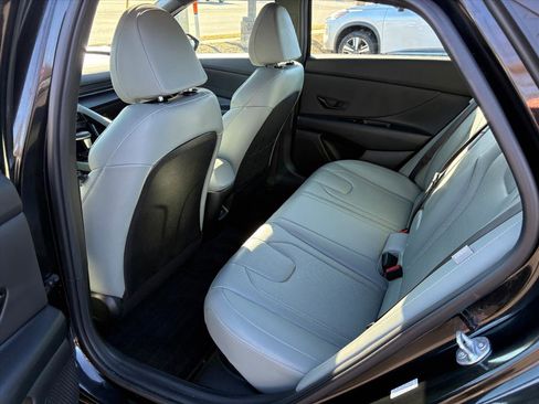 Certified 2025 Hyundai Elantra Limited image 19