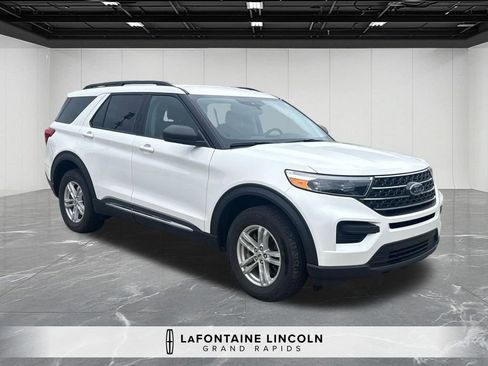 Used 2023 Ford Explorer XLT AWD/4WD image 7