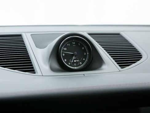 Certified 2025 Porsche Macan image 25