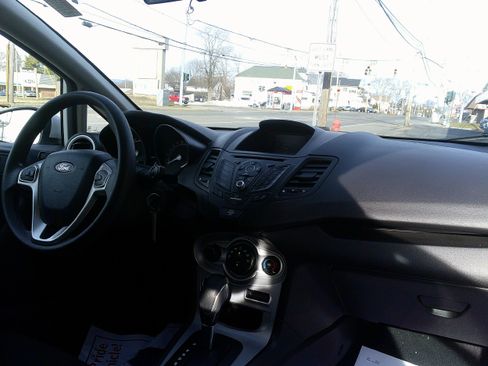Used 2018 Ford Fiesta SE image 22