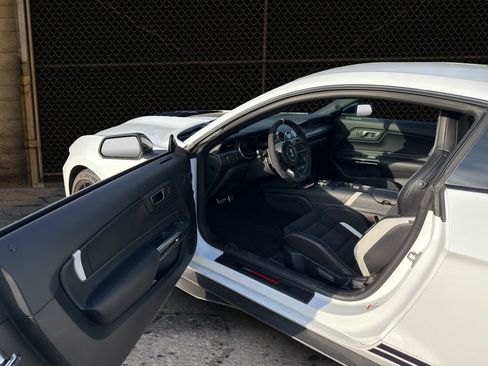 Used 2021 Ford Mustang Shelby GT500 w/ Technology Package image 5