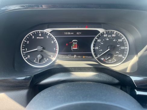 Used 2025 Nissan Pathfinder SV AWD/4WD image 30