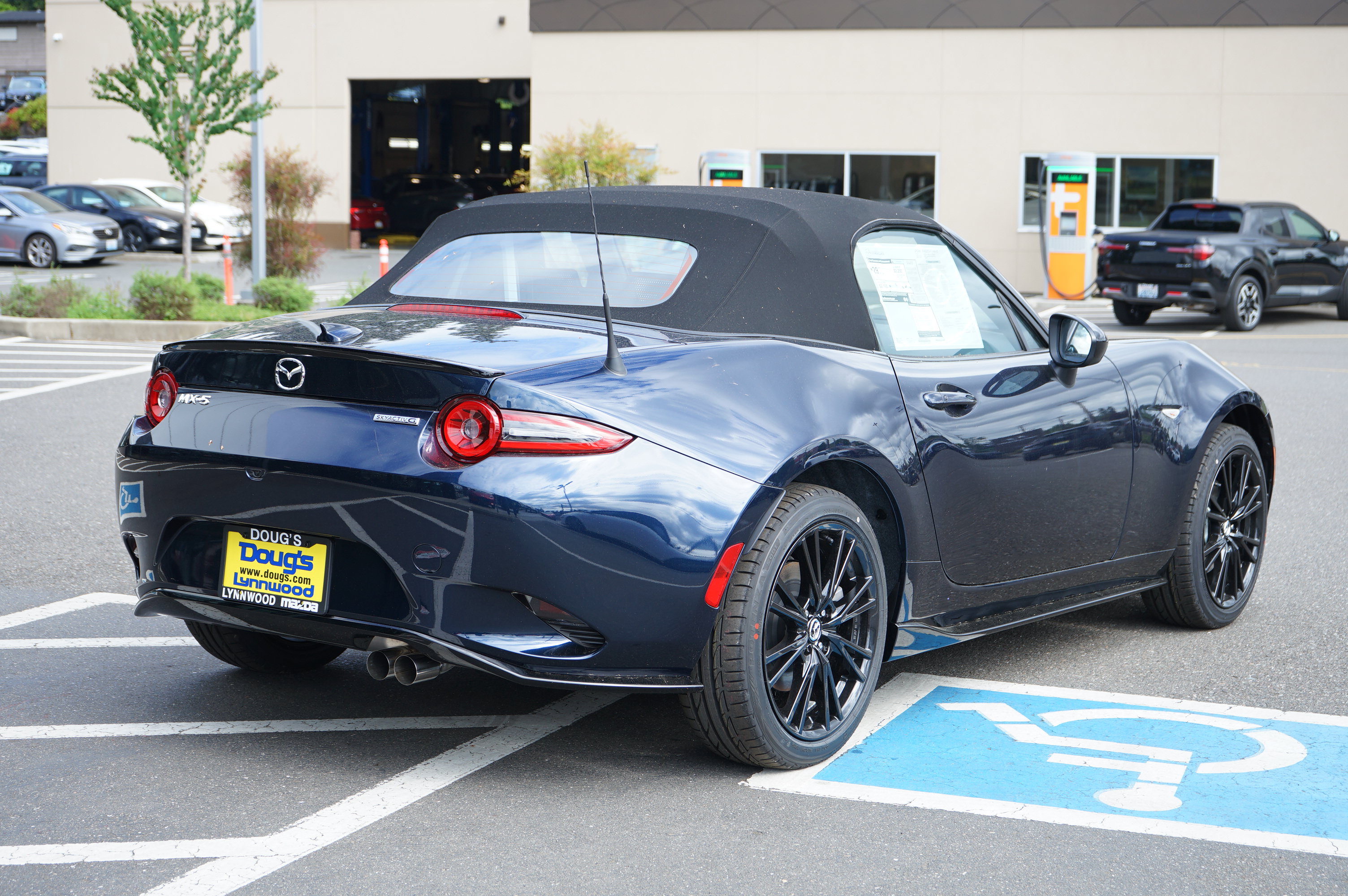 New 2026 MAZDA MX-5 Miata Club w/ Interior Package RWD image 3