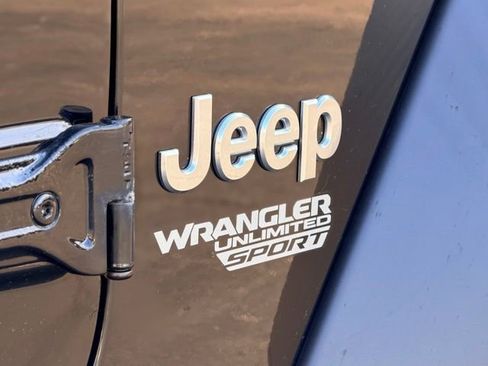 Used 2018 Jeep Wrangler Unlimited Sport image 26