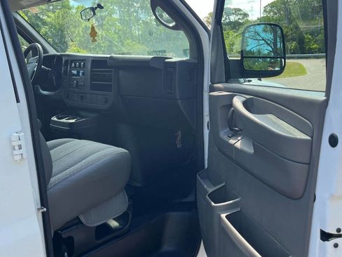 Used 2013 Chevrolet Express 3500 Extended image 26