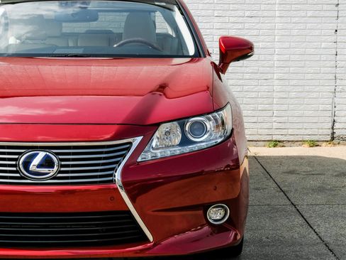 Used 2014 Lexus ES 300h w/ Luxury Package w/Bamboo Trim FWD image 52