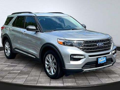 Certified 2023 Ford Explorer XLT w/ Equipment Group 202A AWD/4WD image 1