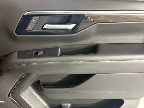 Used 2025 Chevrolet Tahoe Z71 w/ Comfort Package image 14