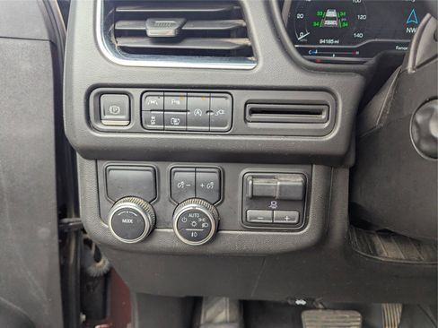 Used 2022 GMC Yukon XL SLT w/ SLT Luxury Package image 25