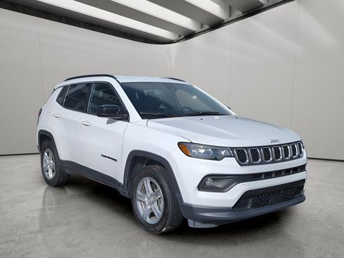 Used 2024 Jeep Compass Latitude AWD/4WD image 6