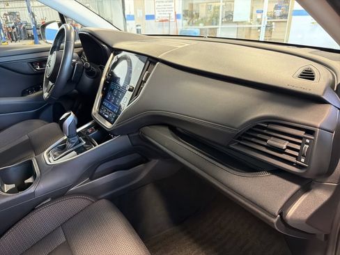Used 2025 Subaru Outback Premium AWD/4WD image 31