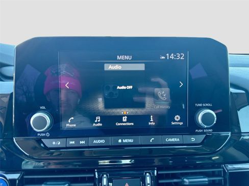 Used 2024 Nissan Pathfinder SV w/ SV Premium Package image 14