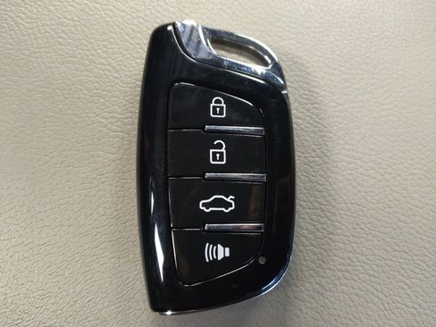 Used 2018 Honda Accord EX image 32