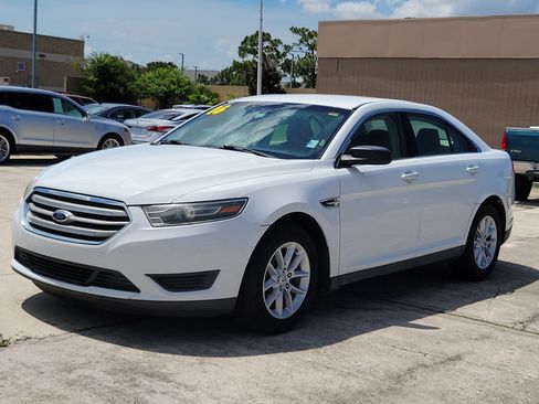 Used 2015 Ford Taurus SE FWD image 2