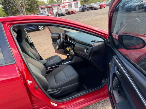 Used 2018 Toyota Corolla LE image 15