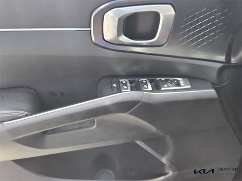 Used 2022 Kia Sorento LX image 31