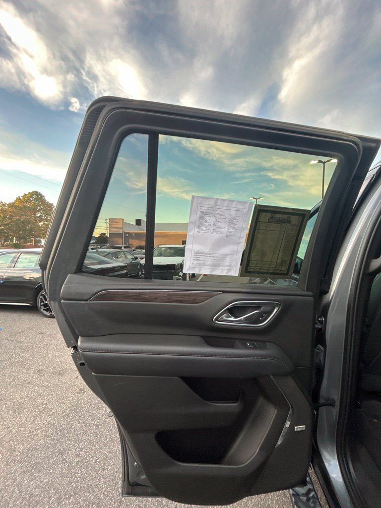 Used 2021 Chevrolet Tahoe Z71 w/ Luxury Package AWD/4WD image 16