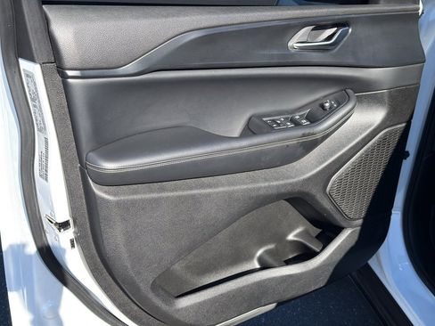 Used 2024 Jeep Grand Cherokee L Altitude image 9