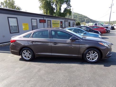 Used 2016 Hyundai Sonata SE image 3