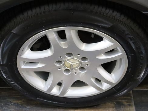 Used 2005 Mercedes-Benz E 320 CDI Sedan image 27