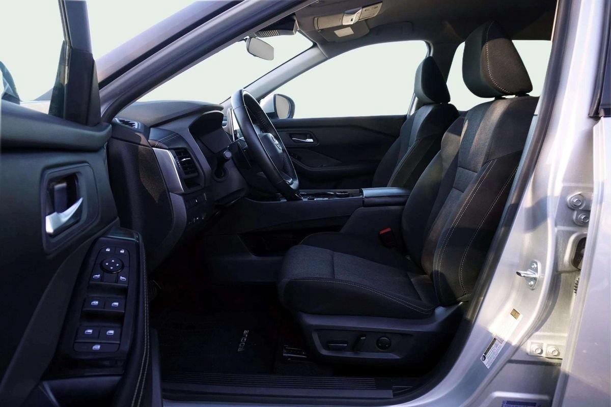 Used 2025 Nissan Rogue SV AWD/4WD image 18